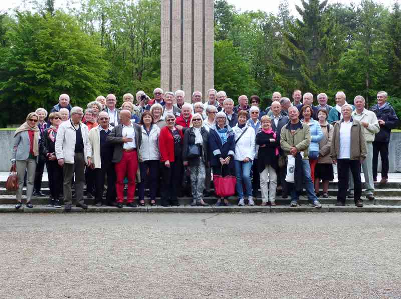 06_P1000821 (Clement).jpg - Au pied de la Croix de Lorraine.